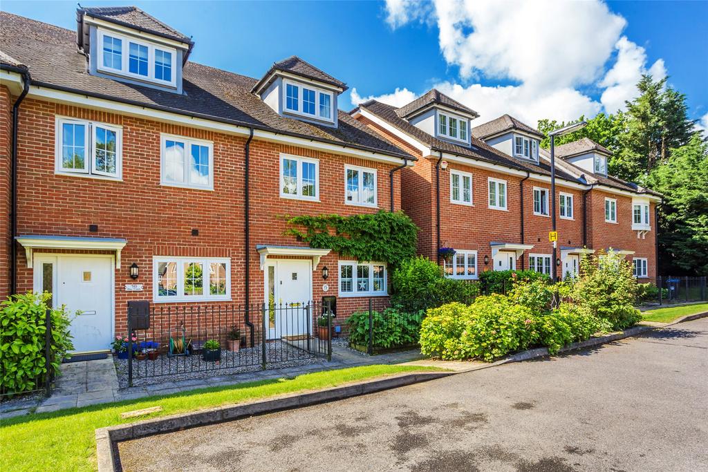 Bay Trees, Hurst Green, Oxted, Surrey, RH8 4 bed end of terrace house for sale £795,000