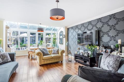 15 Bay Trees, Oxted, RH8 0BF