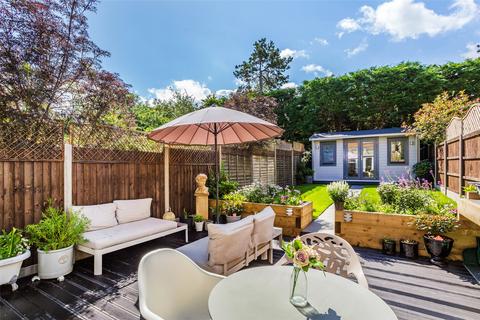 15 Bay Trees, Oxted, RH8 0BF
