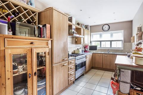 15 Bay Trees, Oxted, RH8 0BF