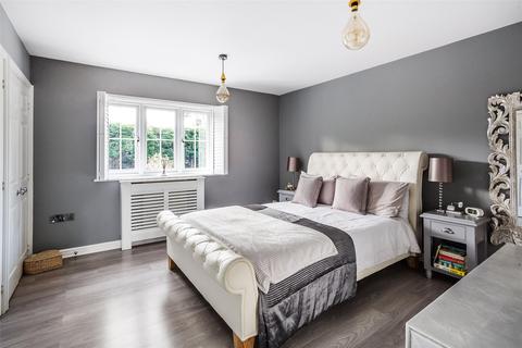 15 Bay Trees, Oxted, RH8 0BF