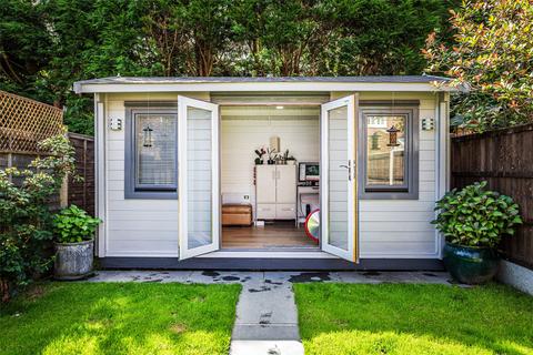 15 Bay Trees, Oxted, RH8 0BF