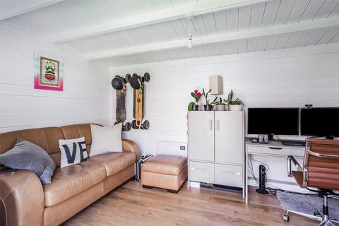 15 Bay Trees, Oxted, RH8 0BF