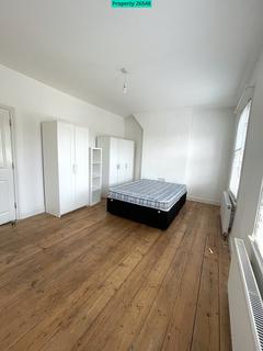 4 bedroom terraced house to rent, St. Donatts Road, London, SE14 6NT