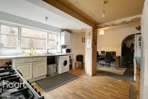 37 Drummond Road, Romford, RM7 7EJ