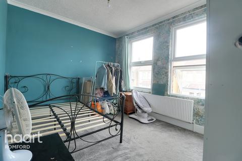 37 Drummond Road, Romford, RM7 7EJ