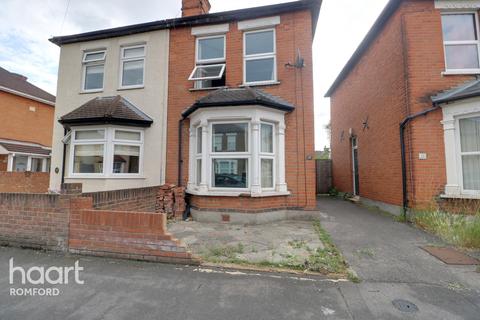 37 Drummond Road, Romford, RM7 7EJ