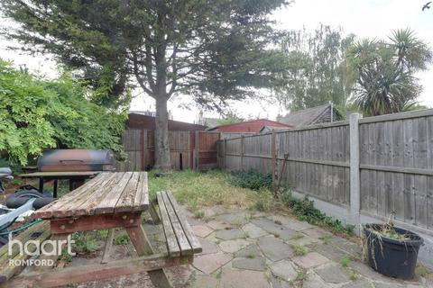37 Drummond Road, Romford, RM7 7EJ