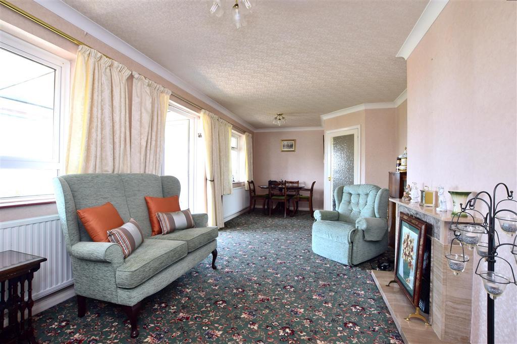 Lounge/ Dining Room