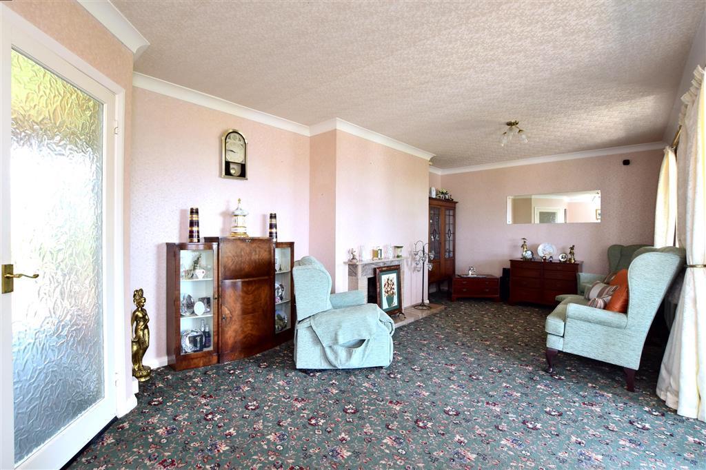 Lounge/ Dining Room