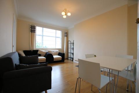 2 bedroom apartment to rent, Kingsley Court, Park Avenue, London