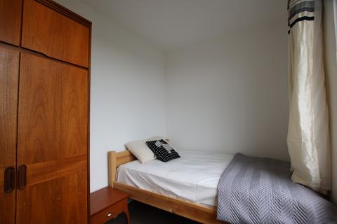 2 bedroom apartment to rent, Kingsley Court, Park Avenue, London