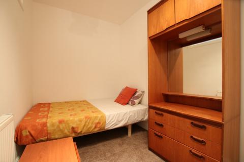 2 bedroom apartment to rent, Kingsley Court, Park Avenue, London