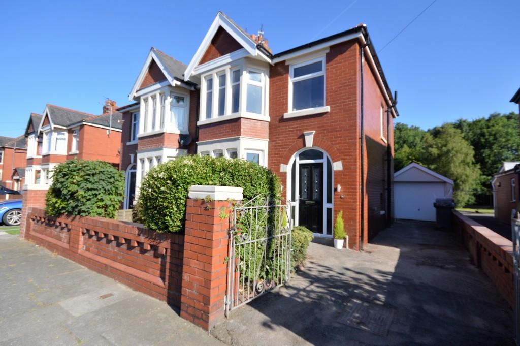Chiltern Avenue, Blackpool, FY4 3 bed semidetached house £179,950