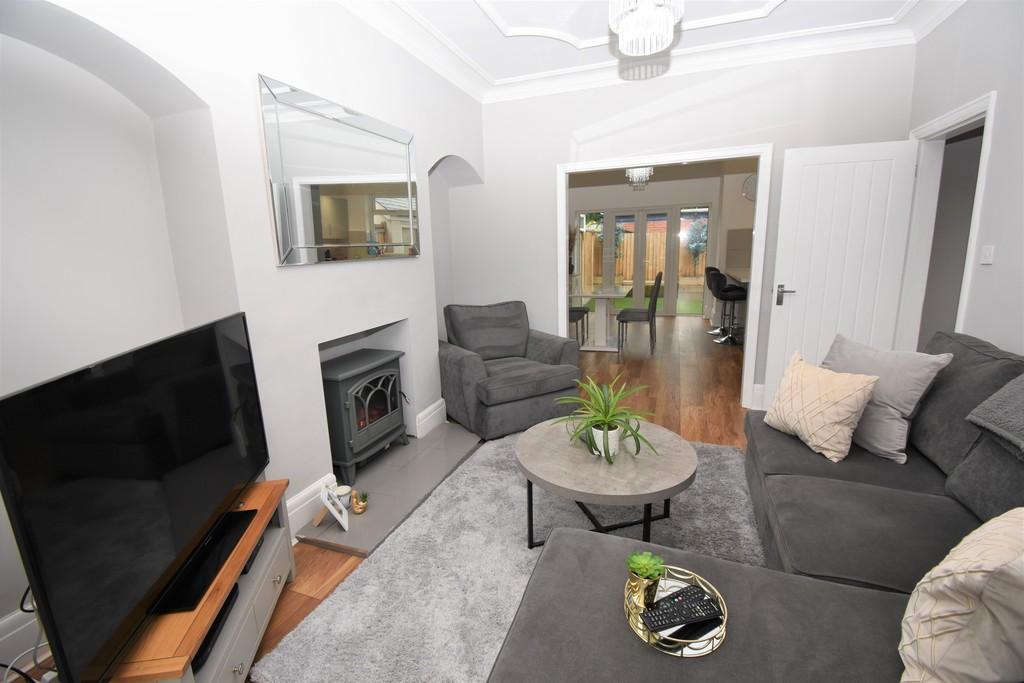 Chiltern Avenue, Blackpool, FY4 3 bed semidetached house £179,950