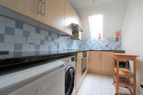 2 bedroom flat to rent, St. Marys Avenue Central, Southall