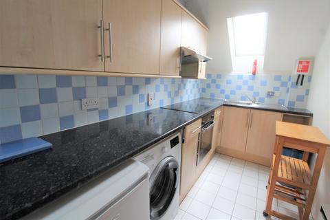 2 bedroom flat to rent, St. Marys Avenue Central, Southall