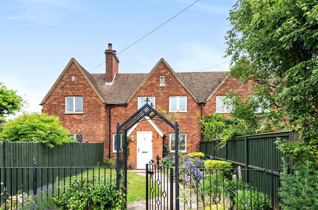 Old Water End, Eversholt... 2 bed terraced house £460,000