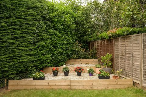 60 Lammas Lane, Esher, KT10 8PD