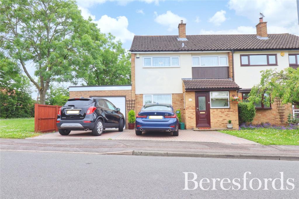 Woodhill, Harlow, CM18 3 bed semidetached house £440,000