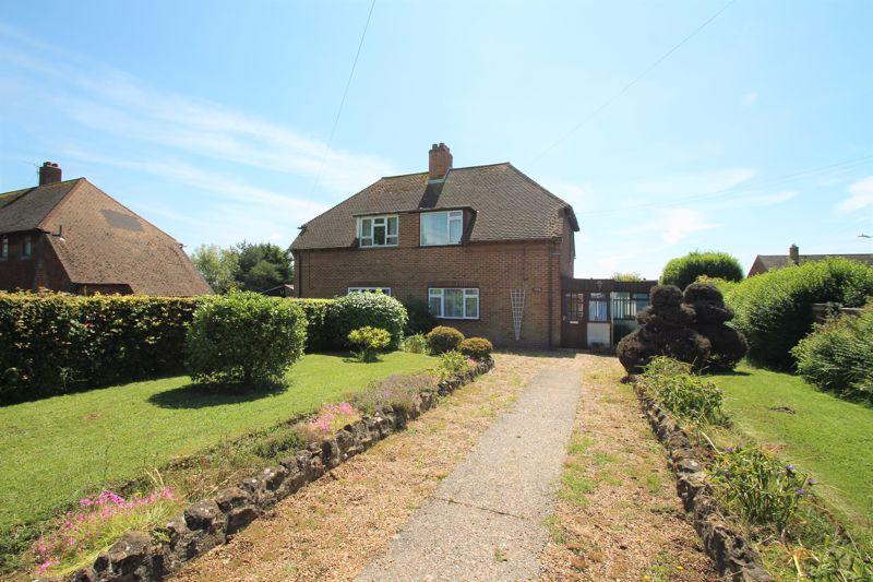Hawkinge, Folkestone 2 bed semidetached house £300,000
