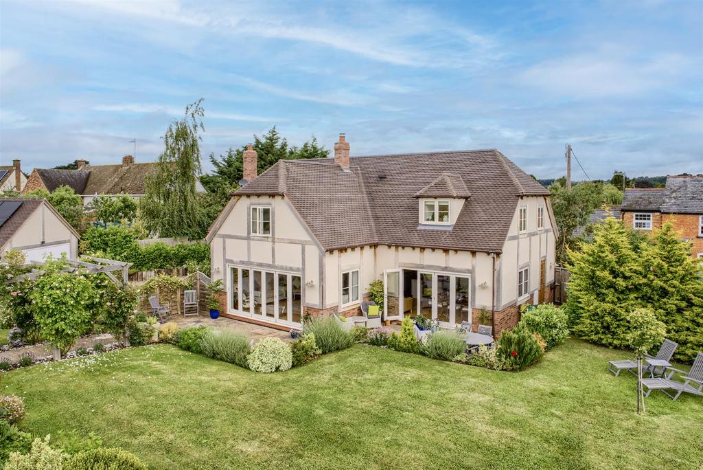 The Bight, Charlton, Pershore 4 bed detached house £875,000