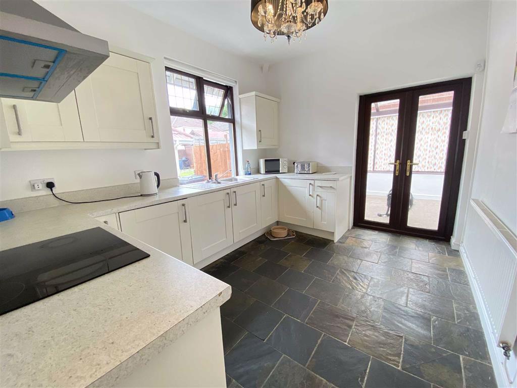 The Grove, Aberdare, Mid 2 bed detached bungalow £185,000