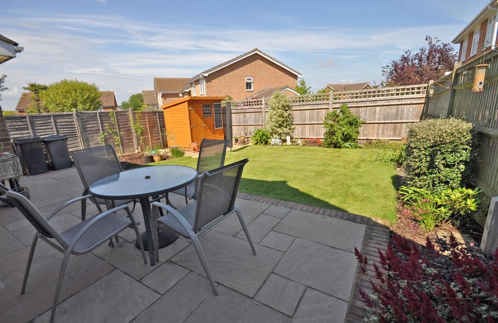 Howlett Drive, Hailsham 2 bed detached bungalow £345,000