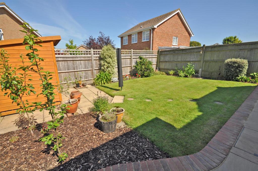 Howlett Drive, Hailsham 2 bed detached bungalow £345,000