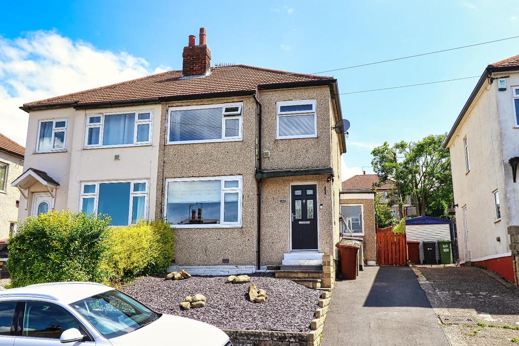 Woodhill Crescent, Cookridge 3 bed semidetached house £270,000