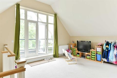 1 Juniper Close, Epsom, KT19 8FT
