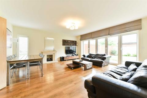 1 Juniper Close, Epsom, KT19 8FT