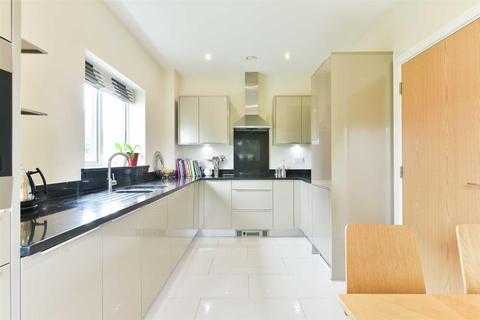 1 Juniper Close, Epsom, KT19 8FT