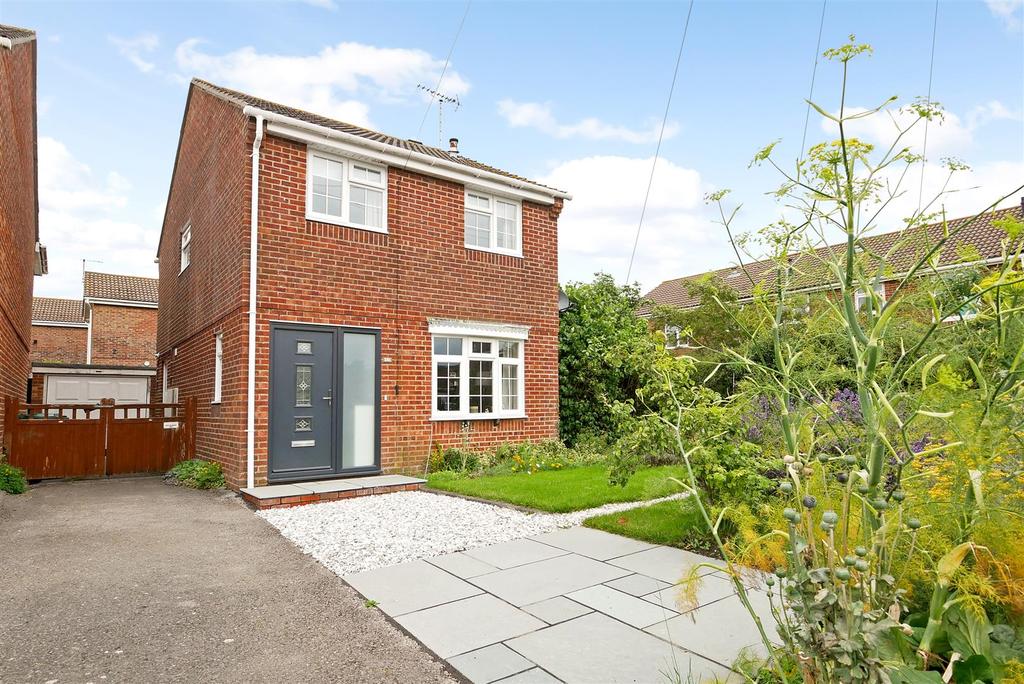 Windsor Road, Chichester 3 bed detached house £365,000