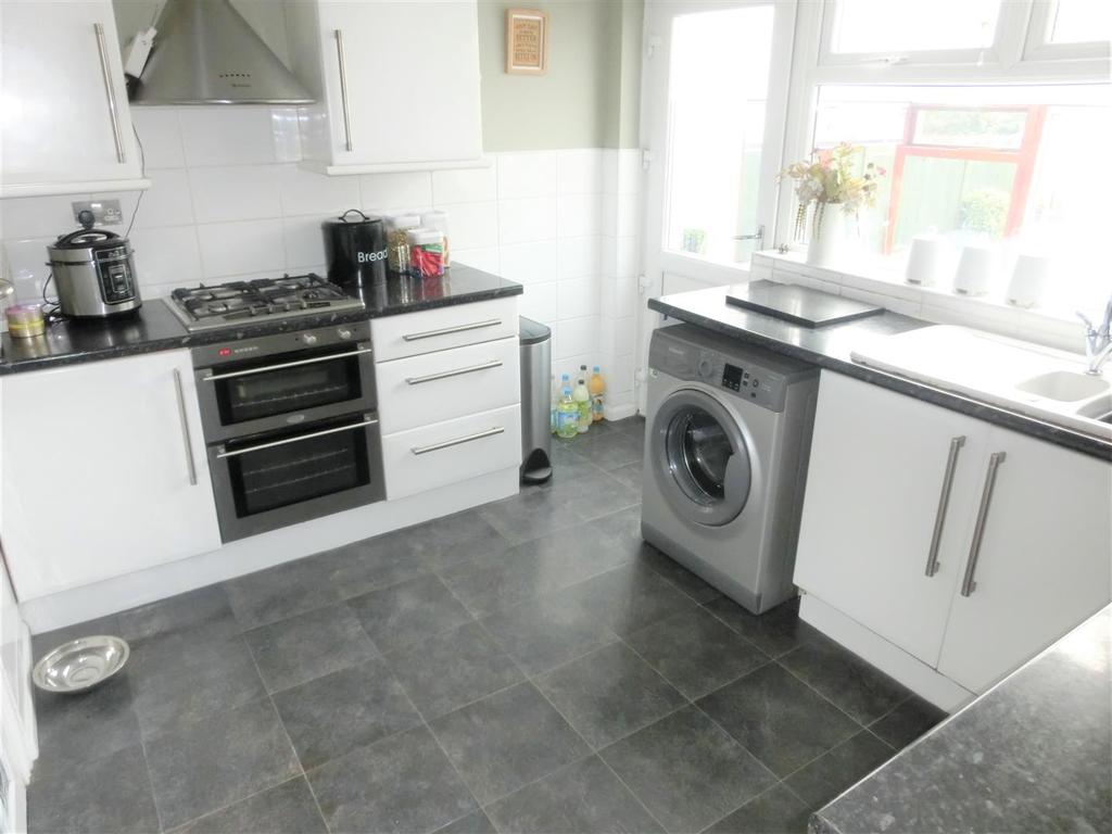 Heybarnes Road, Small Heath, Birmingham 3 bed end of terrace house £