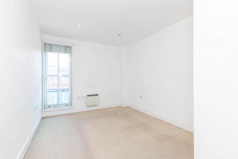 1 bedroom apartment to rent, E8