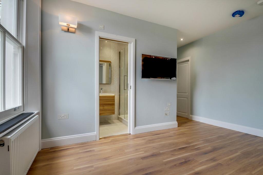 Main Bedroom with ensuite