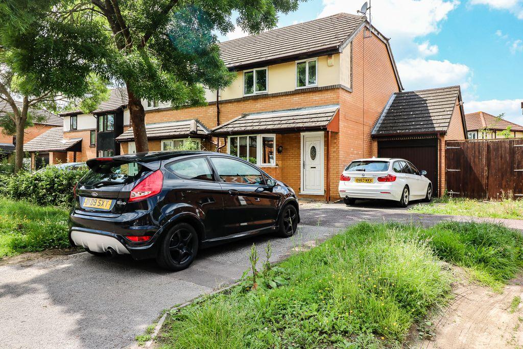 Verdon Drive, Willen Park, Milton Keynes MK15 9DE 3 bed semidetached