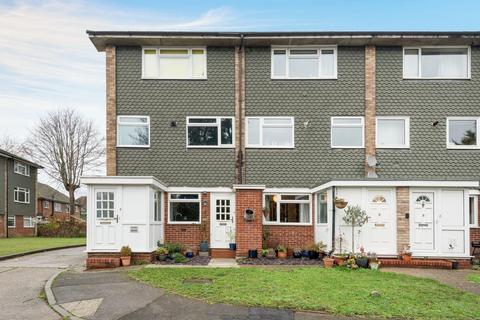 Tredenham Close, Farnborough, GU14