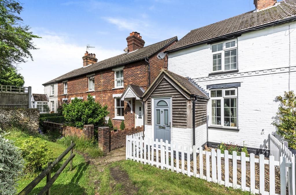 Beacon Hill Road, Hindhead 2 bed cottage £400,000