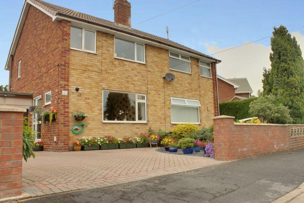 Lowfield Road, Beverley HU17 9RF 3 bed semidetached house £235,000