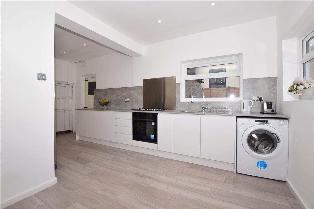 Kitchen/Breakfast Area