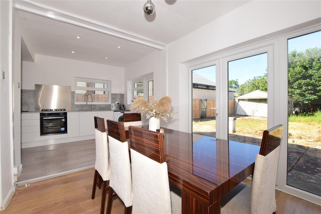 Kitchen/Breakfast Area