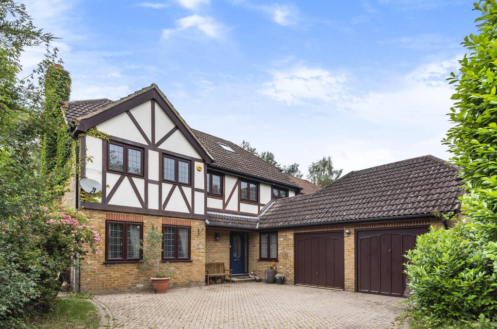 6 Bedroom Detached for Sale