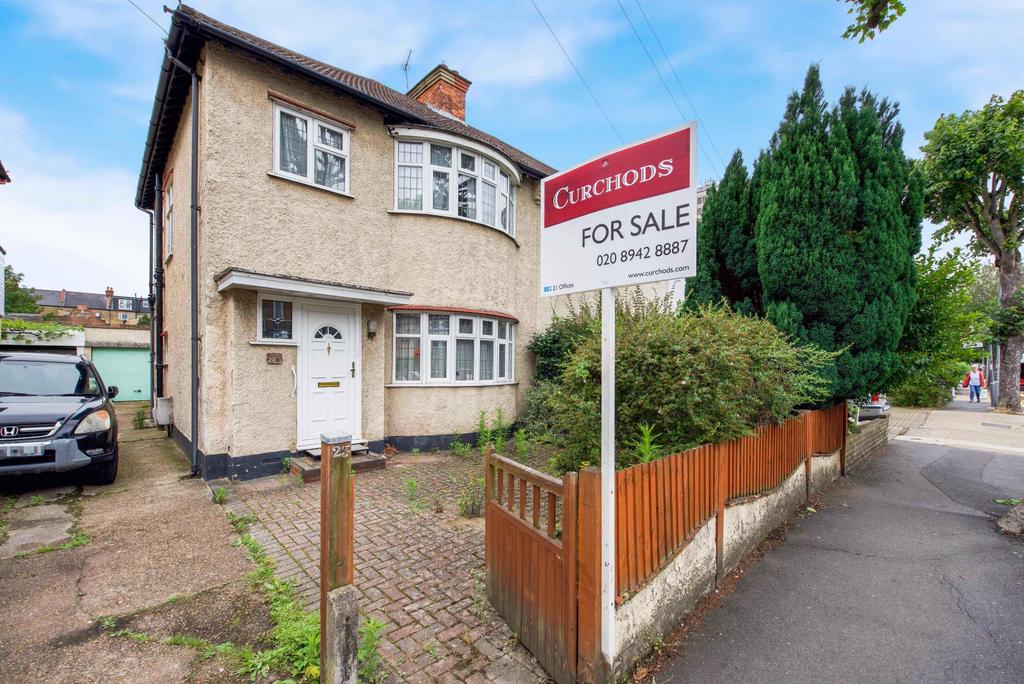 Howard Road, New Malden, KT3 3 bed semidetached house £725,000