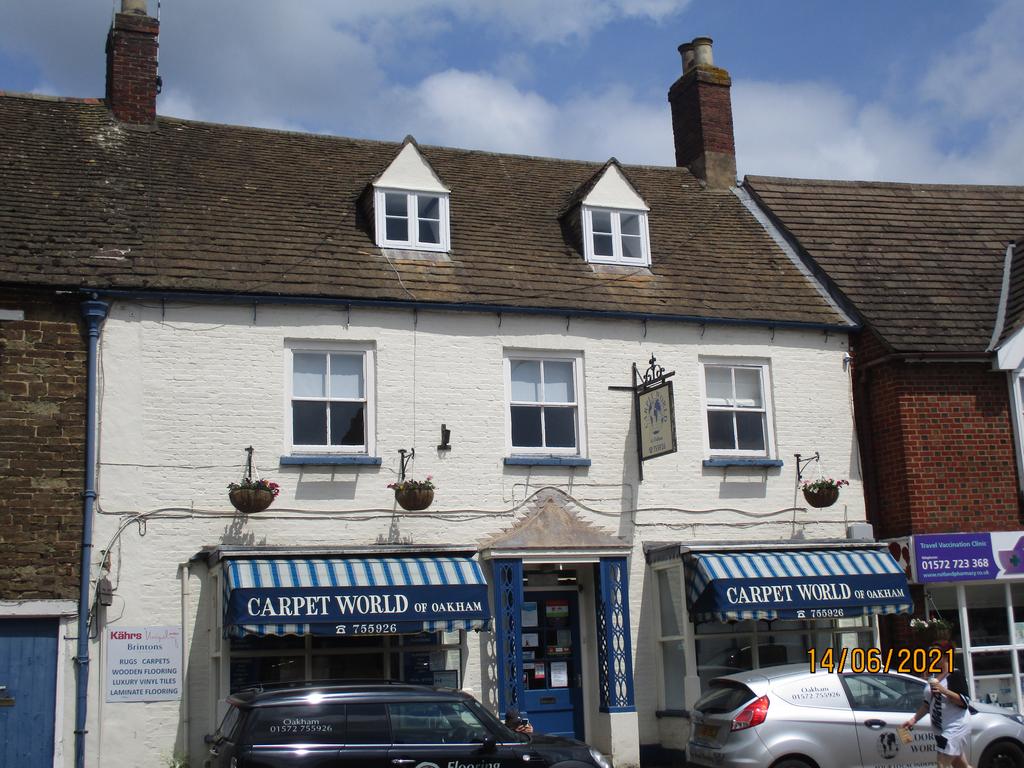 High Street, Oakham LE15 2 bed flat £825 pcm (£190 pw)