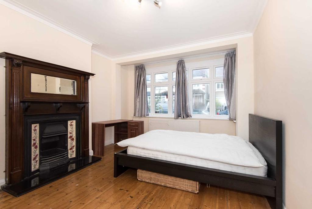 Kirkstall Gardens, Streatham Hill, SW2 1 bed in a house share £698