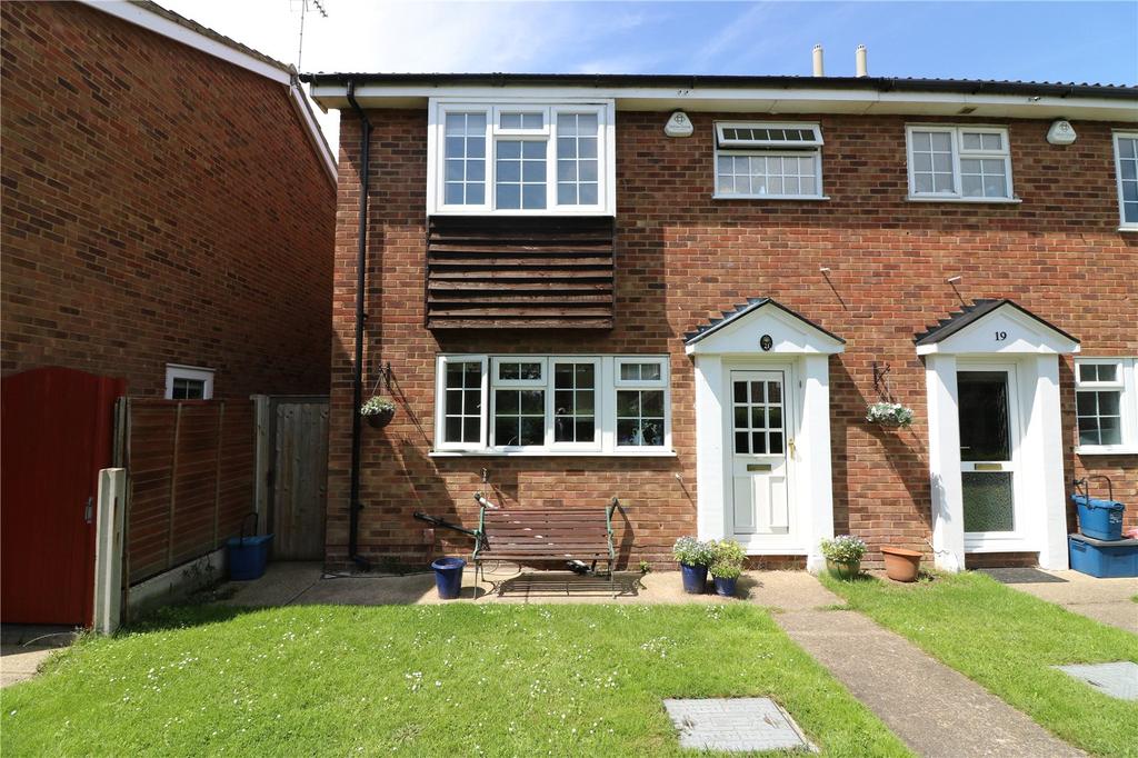 Aylesbeare, Shoeburyness... 3 bed semidetached house £1,395 pcm (£