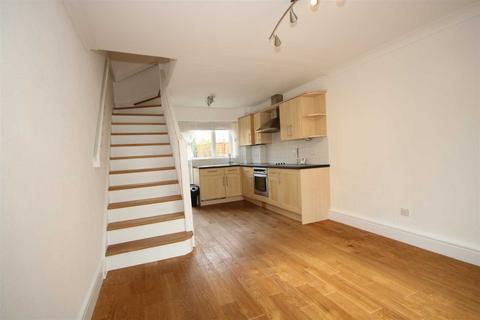 1 bedroom end of terrace house to rent, Hales Park Close,
