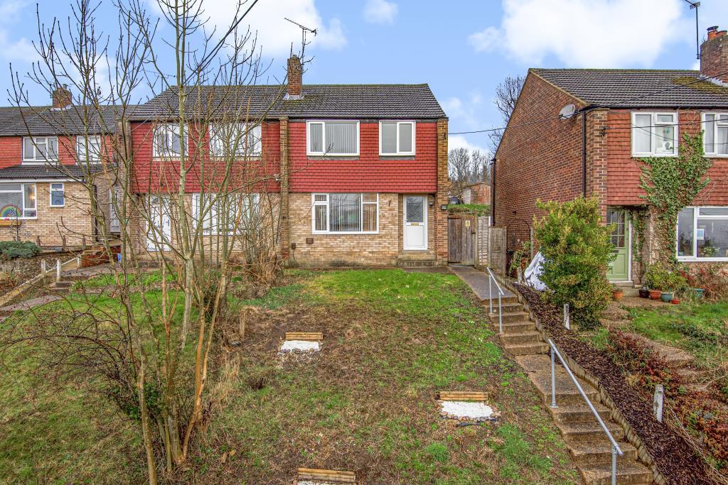 Lynton Road, Chesham, HP5 3 bed semidetached house £1,575 pcm (£363 pw)